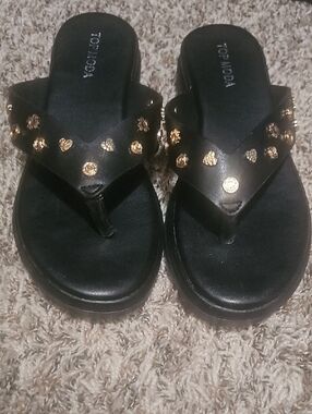 TOP Moda Black Textured Sole Sandal